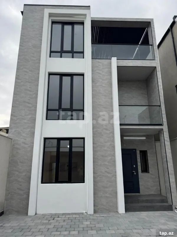 Satılır 6 otaqlı həyət evi 252 m²