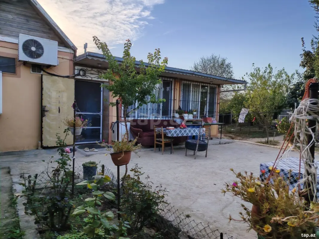Satılır 4 otaqlı həyət evi 100 m²