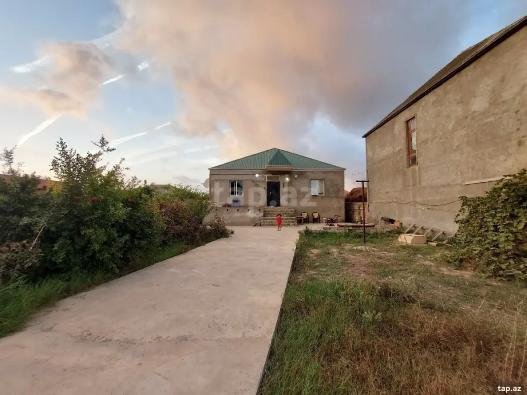 Satılır 4 otaqlı həyət evi 400 m²