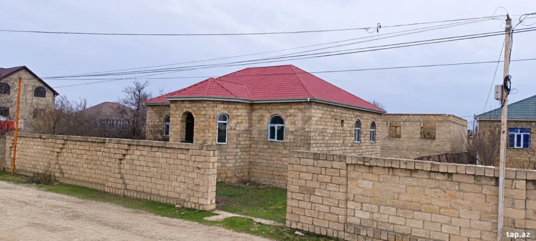 Satılır 4 otaqlı həyət evi 130 m²