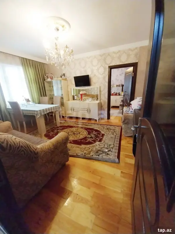 Satılır 4 otaqlı mənzil 105 m²