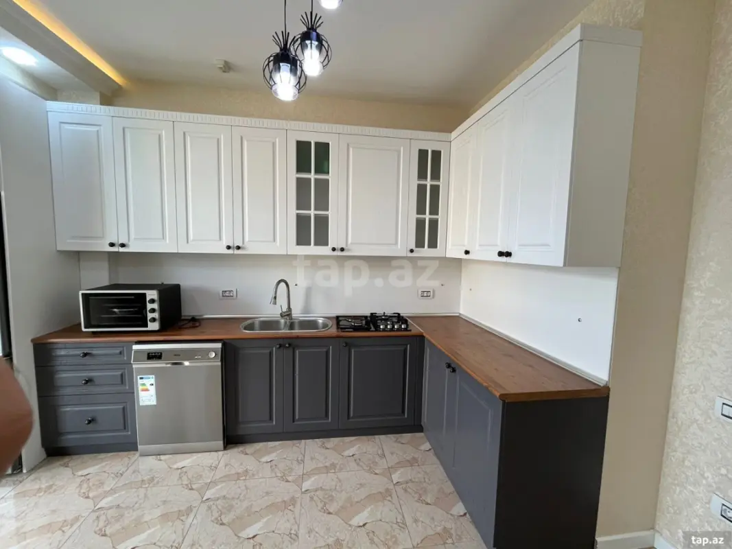 Kirayə verilir 3 otaqlı yeni tikili 137 m²
