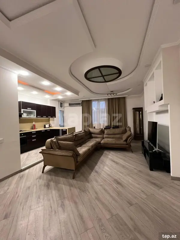 Kirayə verilir 3 otaqlı yeni tikili 135 m²