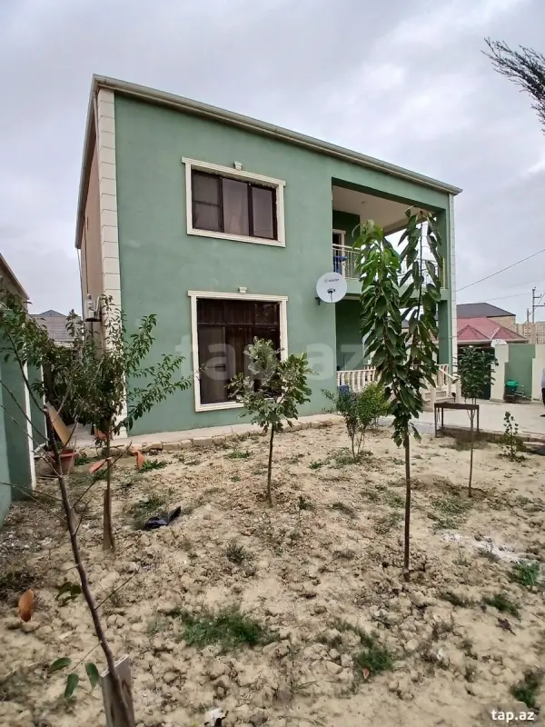 Satılır 6 otaqlı həyət evi 220 m²