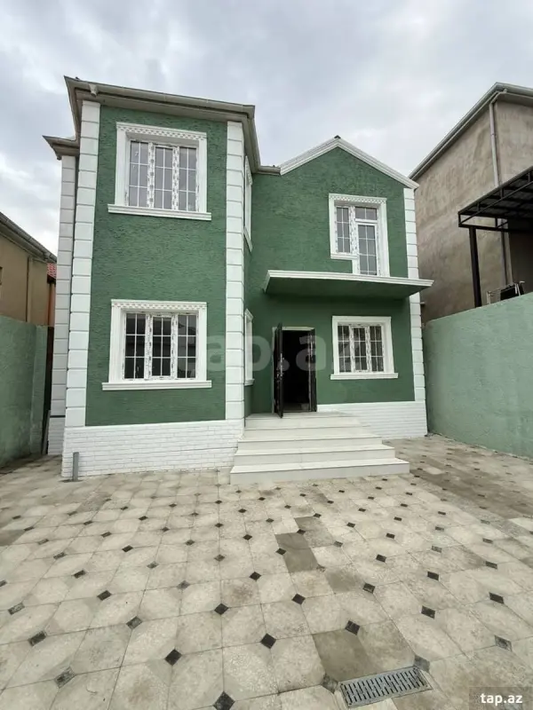 Satılır 6 otaqlı həyət evi 240 m²
