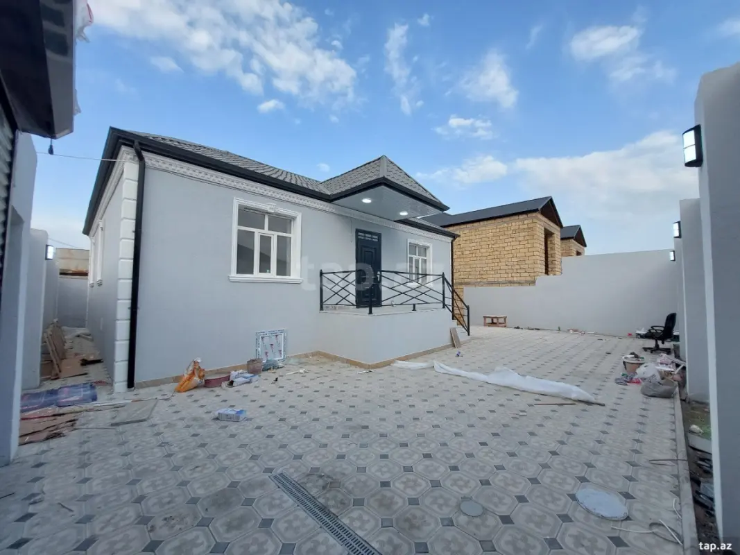 Satılır 4 otaqlı həyət evi 300 m²