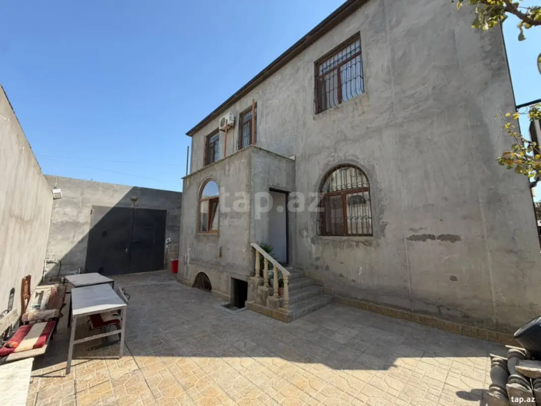 Satılır 5 otaqlı həyət evi 200 m²