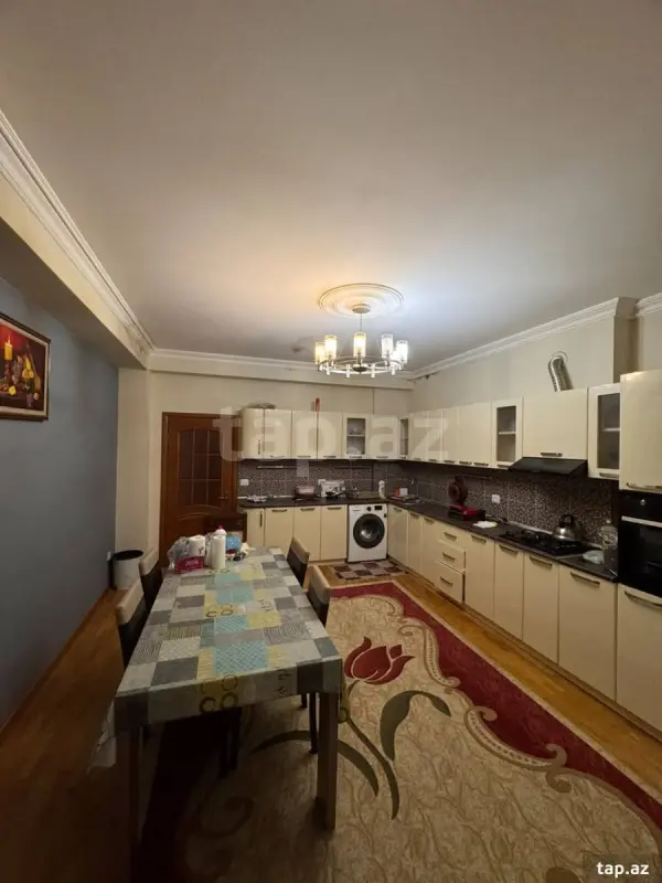 Kirayə verilir 3 otaqlı yeni tikili 140 m²