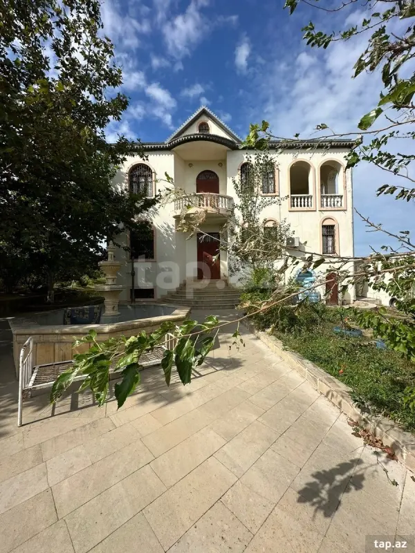 Satılır 6 otaqlı həyət evi 360 m²