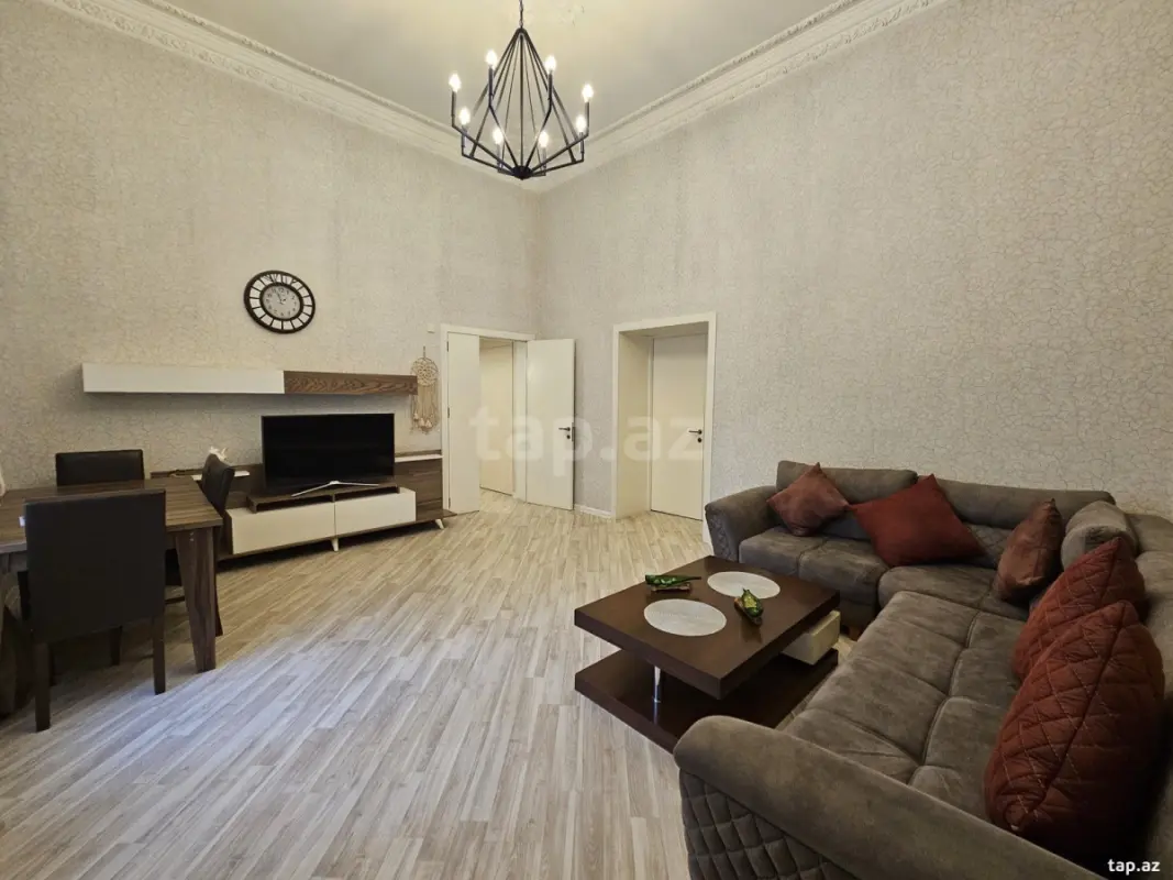 Kirayə verilir 2 otaqlı mənzil 102 m²