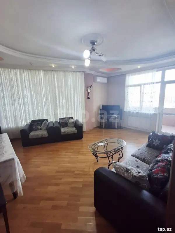 Kirayə verilir 3 otaqlı yeni tikili 130 m²