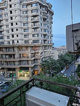 Satılır 6 otaqlı mənzil 240 m² — Bakı 6 otaq 240.00 m²