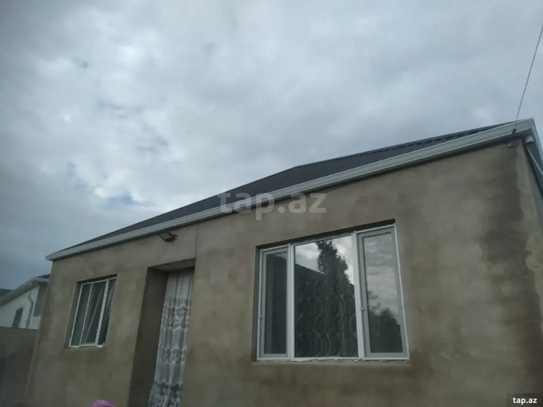 Satılır 4 otaqlı həyət evi 160 m²