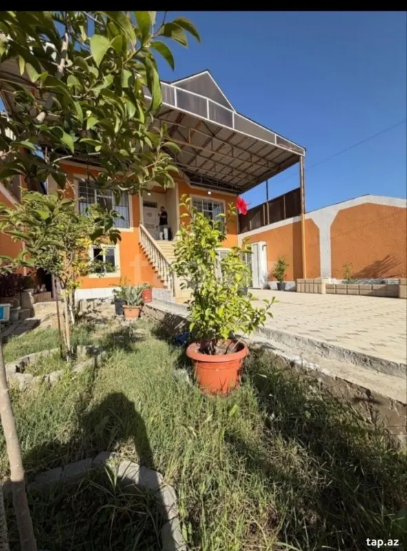 Satılır 7 otaqlı həyət evi 185 m²