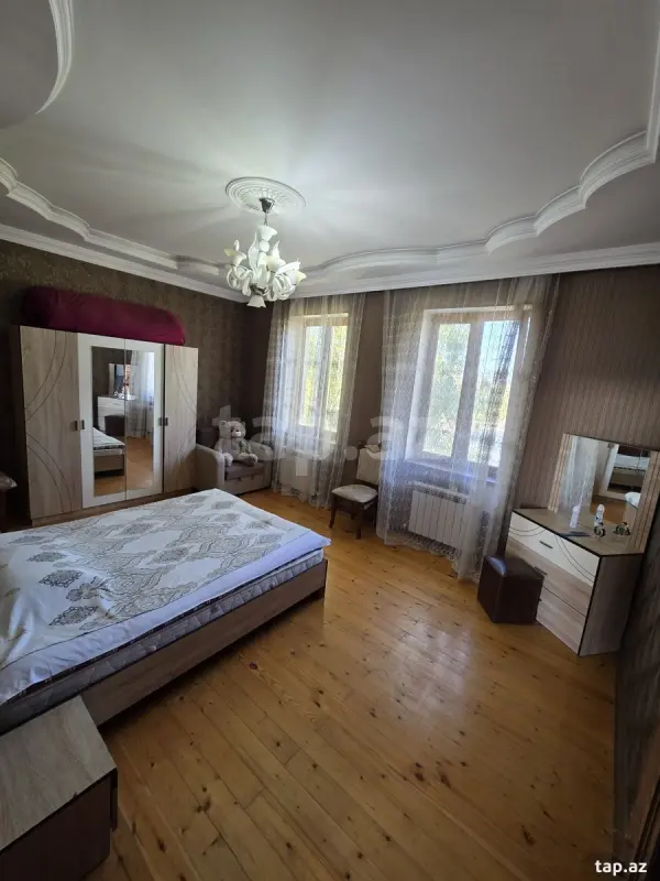 Satılır 5 otaqlı həyət evi 250 m²