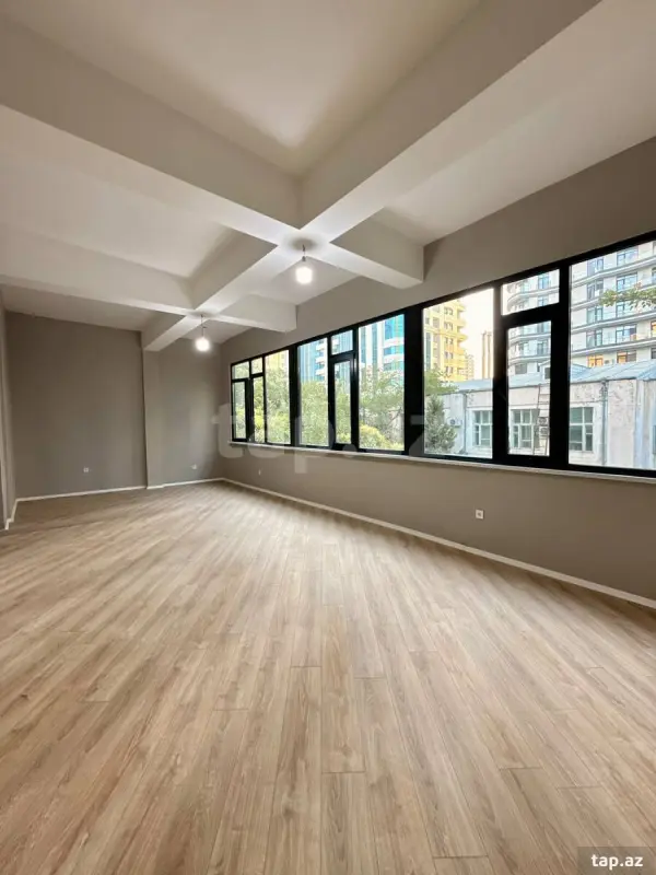 Kirayə verilir 3 otaqlı yeni tikili 130 m²
