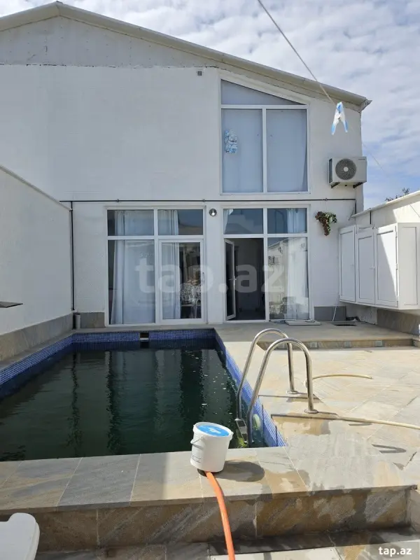 Satılır 10 otaqlı həyət evi 140 m²