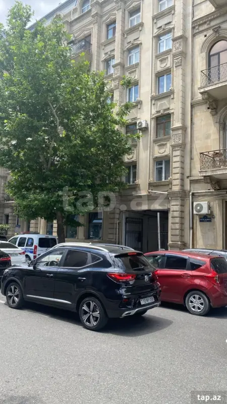Satılır 3 otaqlı mənzil 106 m²