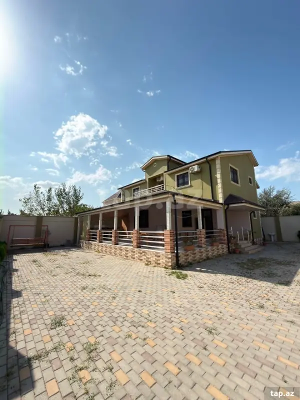 Satılır 6 otaqlı həyət evi 210 m²