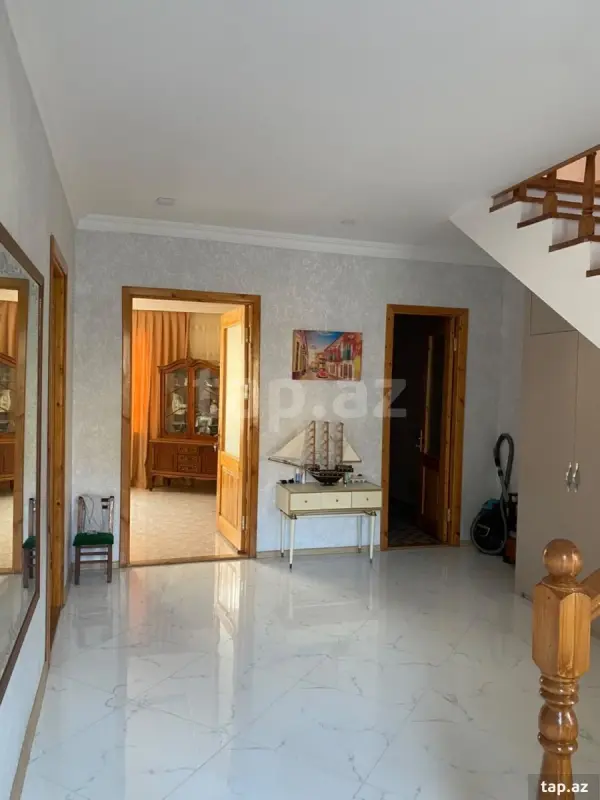 Satılır 5 otaqlı həyət evi 210 m²