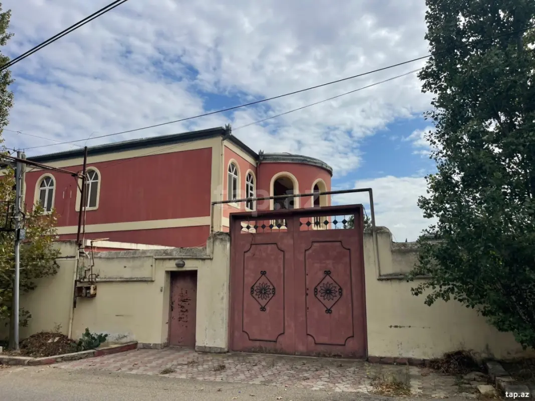 Kirayə verilir 11 otaqlı həyət evi 300 m²