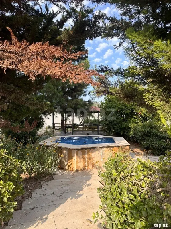 Kirayə verilir 6 otaqlı həyət evi 600 m²