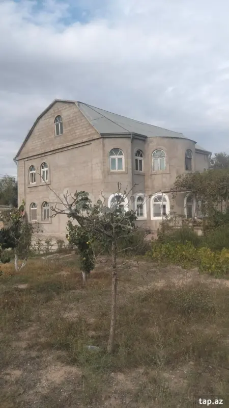Satılır 5 otaqlı həyət evi 260 m²