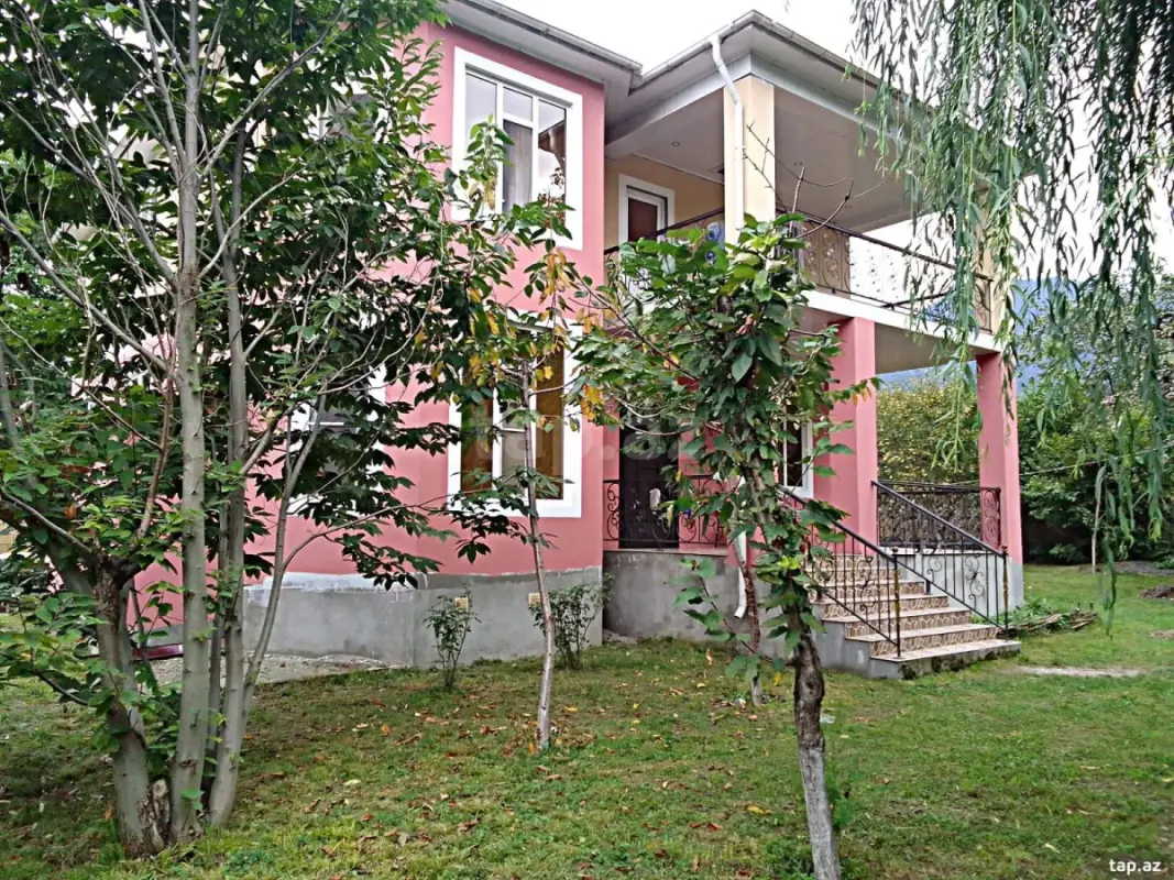 Satılır 5 otaqlı həyət evi 220 m²