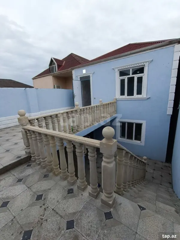 Satılır 6 otaqlı həyət evi 100 m²