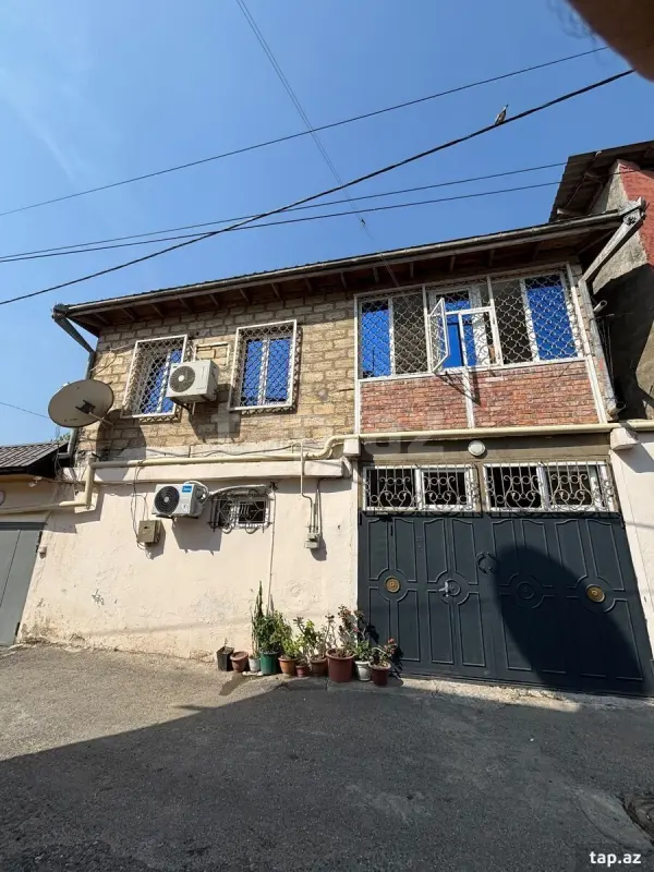 Satılır 7 otaqlı həyət evi 211 m²