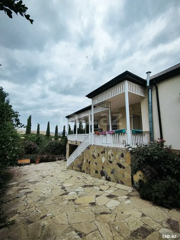 Satılır 3 otaqlı həyət evi 189.3 m²
