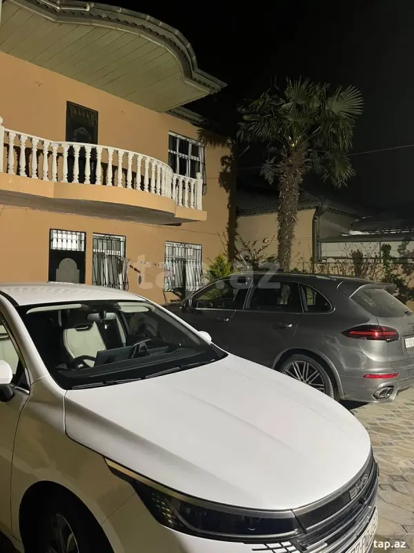 Satılır 6 otaqlı həyət evi 330 m²