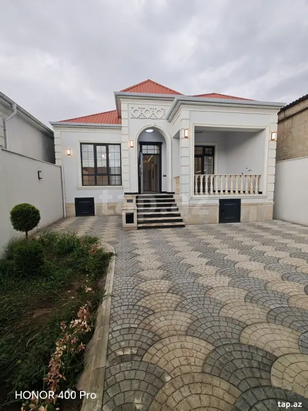 Satılır 4 otaqlı həyət evi 250 m²