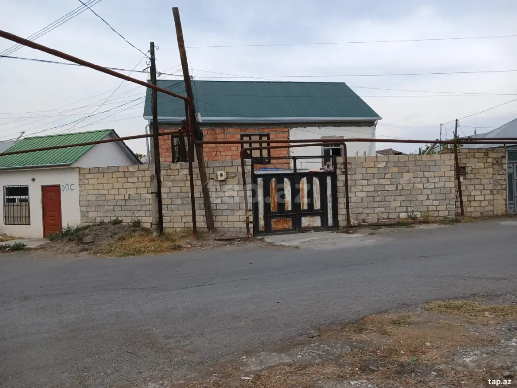 Satılır 6 otaqlı həyət evi 140 m²