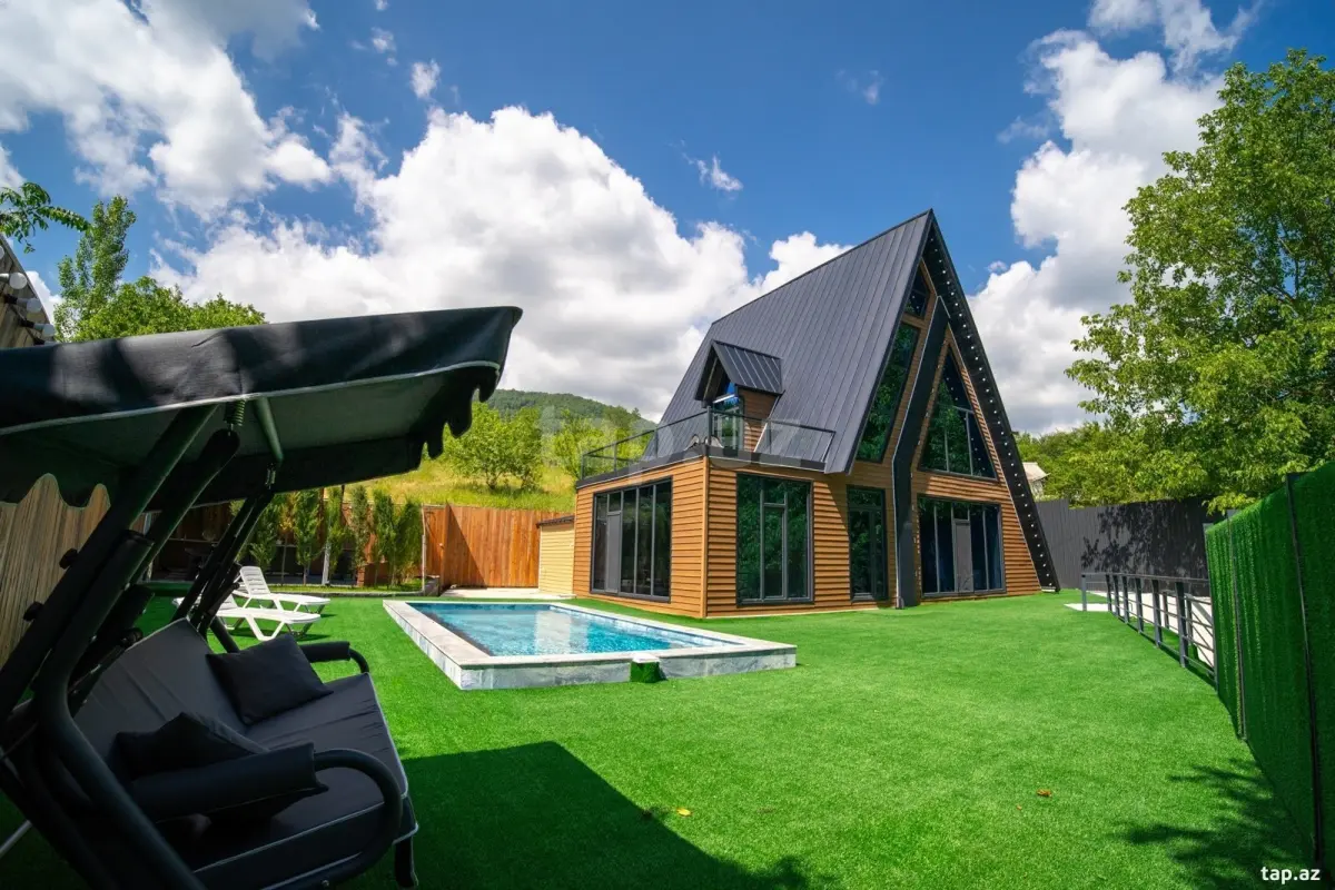 Satılır 4 otaqlı həyət evi 220 m²