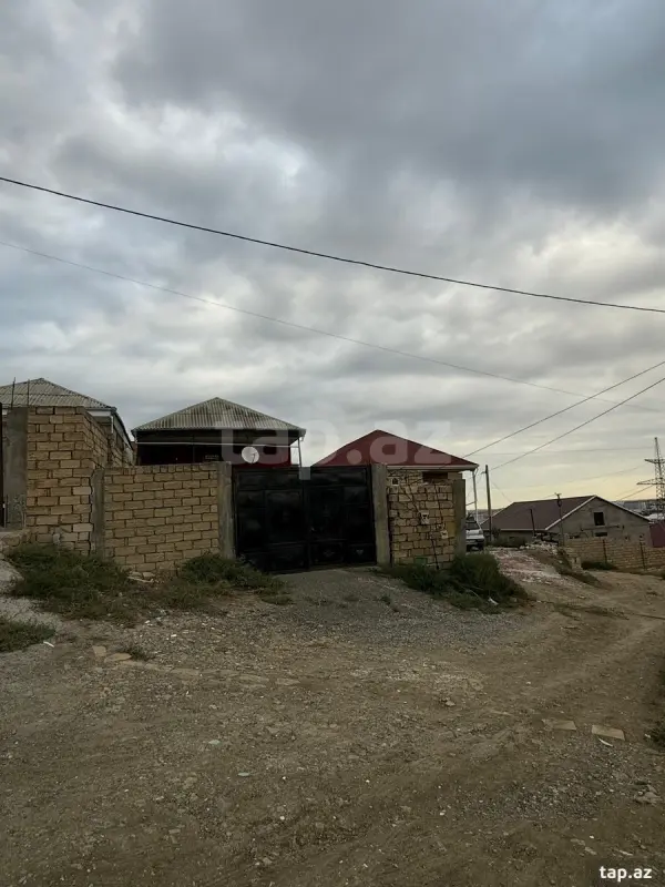 Satılır 3 otaqlı həyət evi 3 m²