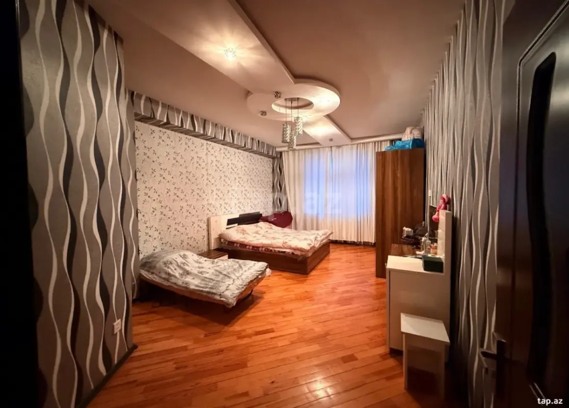 Satılır 3 otaqlı yeni tikili 140 m²