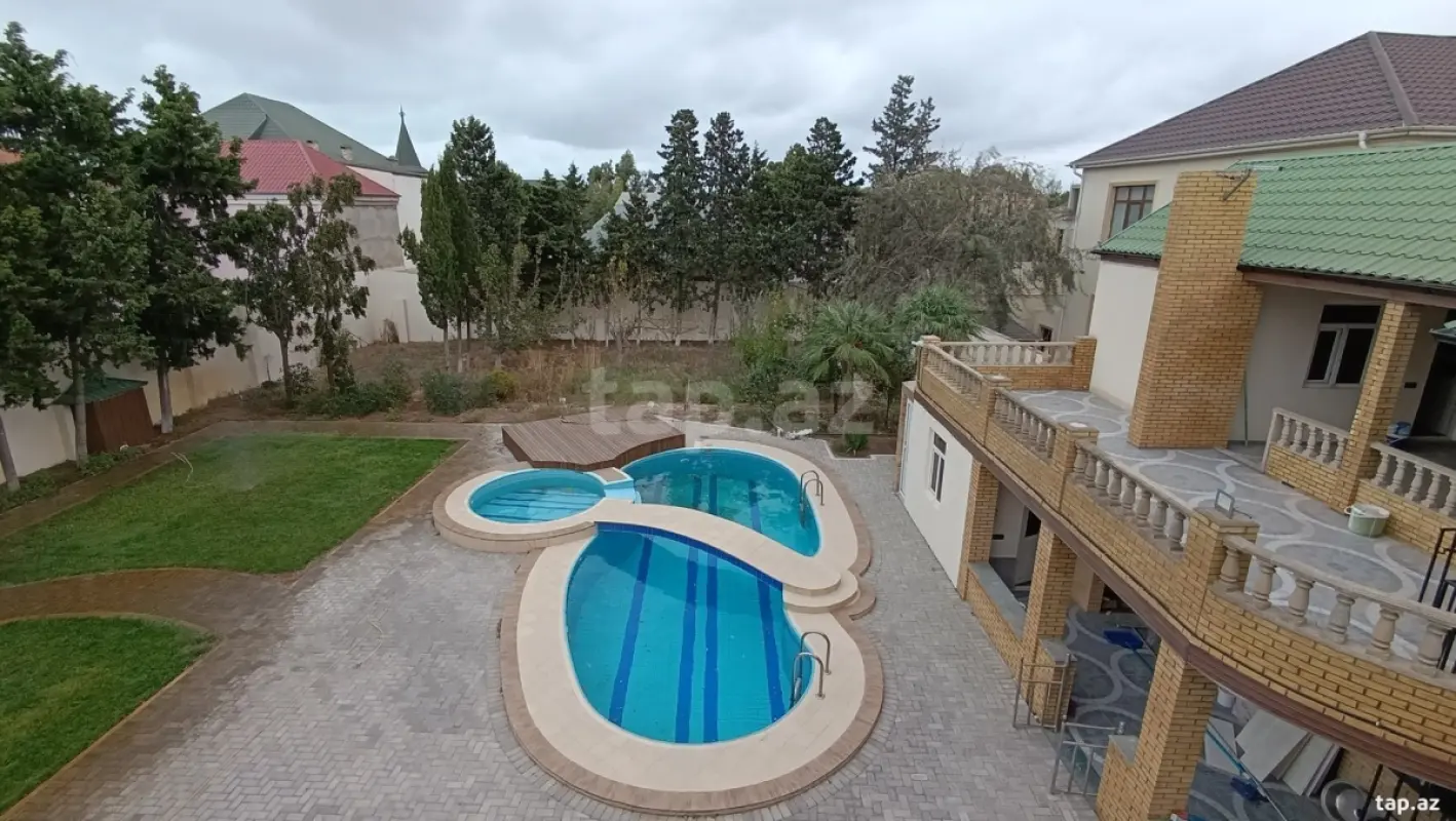 Satılır 6 otaqlı həyət evi 303 m²