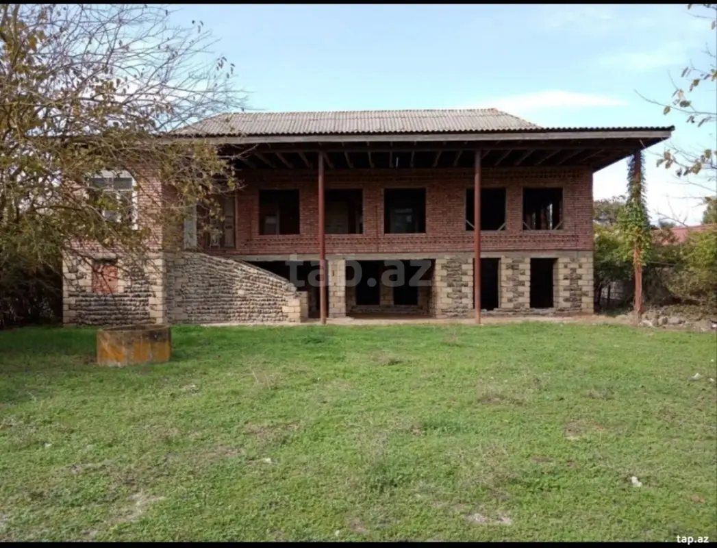 Satılır 4 otaqlı həyət evi 140 m²