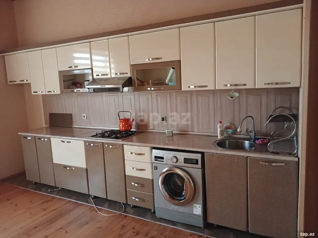 Satılır 7 otaqlı həyət evi 340 m²