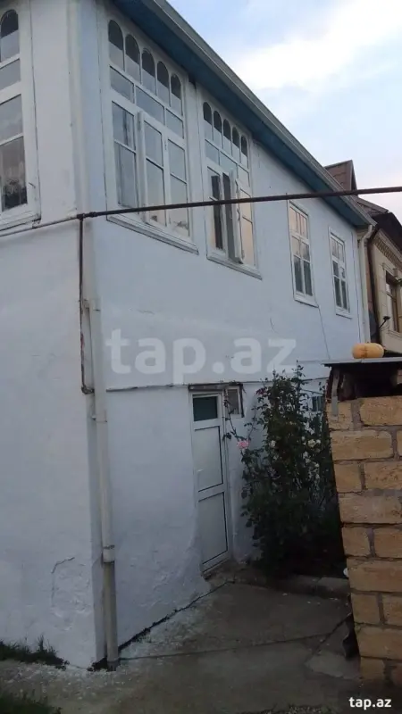 Satılır 6 otaqlı həyət evi 100 m²
