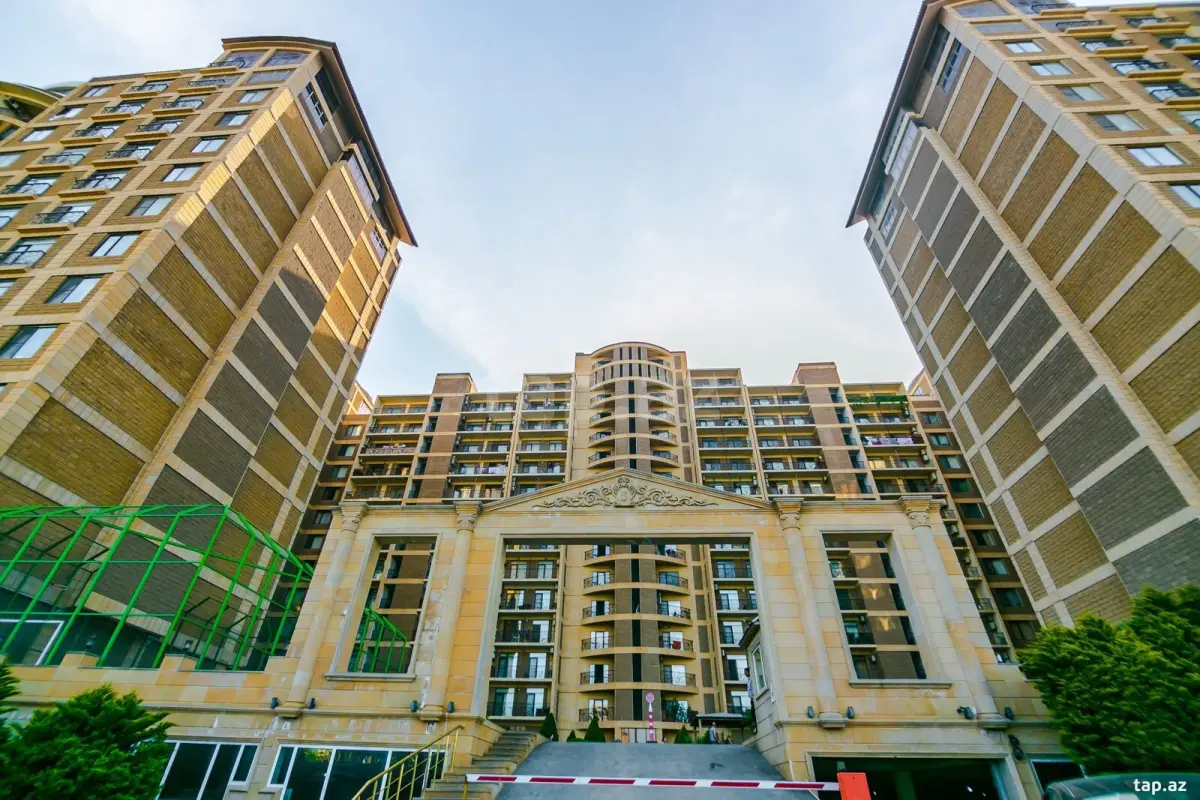 Satılır 3 otaqlı yeni tikili 200 m²
