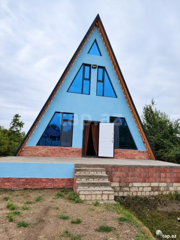 Satılır 5 otaqlı həyət evi 300 m²