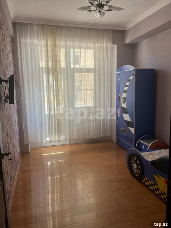 Kirayə verilir 3 otaqlı yeni tikili 100 m²