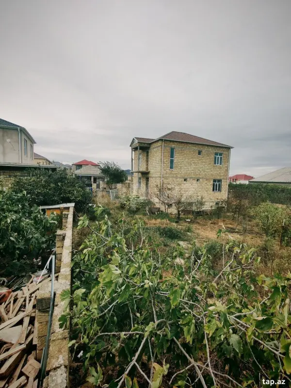 Satılır 5 otaqlı həyət evi 180 m²