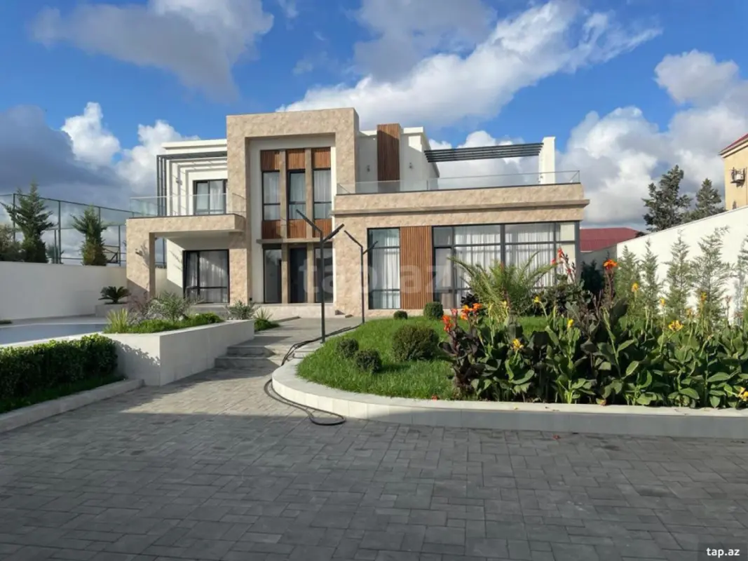 Satılır 6 otaqlı həyət evi 300 m²
