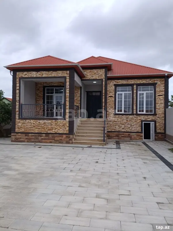 Satılır 4 otaqlı həyət evi 500 m²