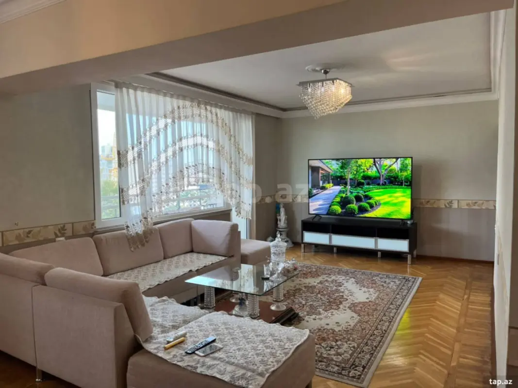 Kirayə verilir 5 otaqlı yeni tikili 180 m²