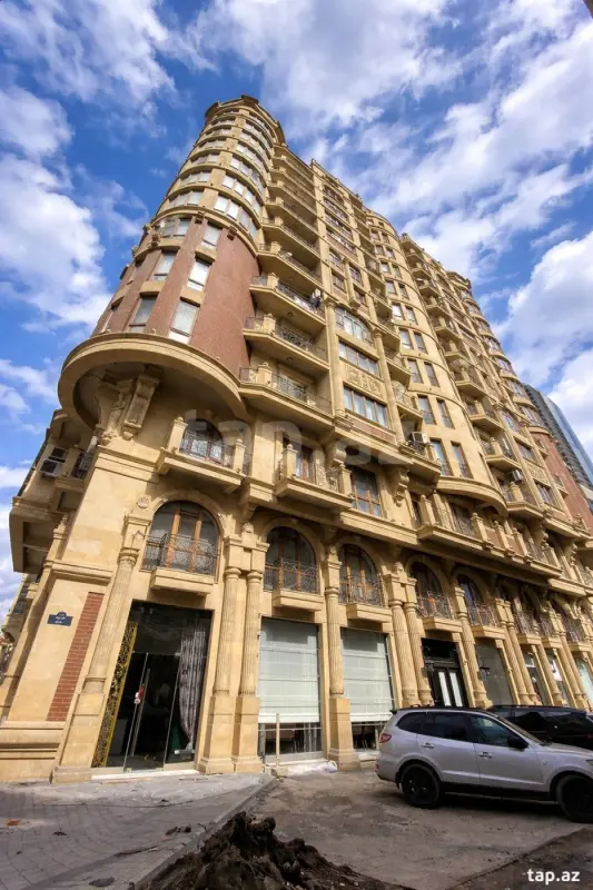 Satılır 4 otaqlı yeni tikili 210 m²