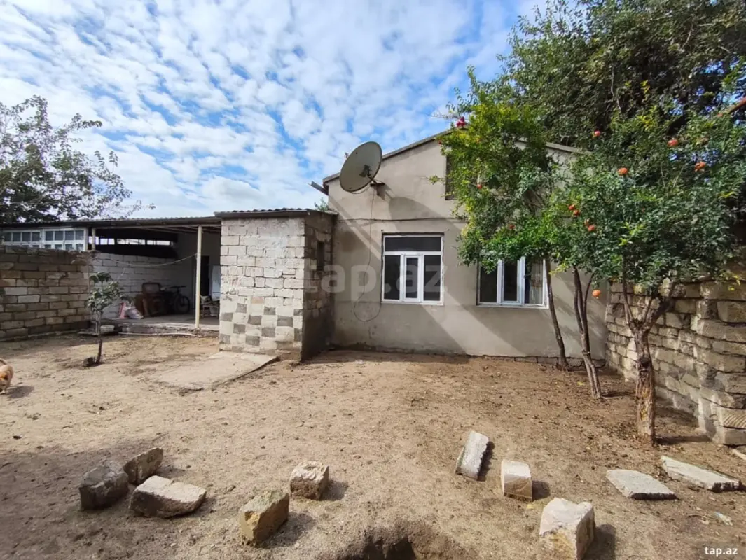 Satılır 2 otaqlı həyət evi 70 m²